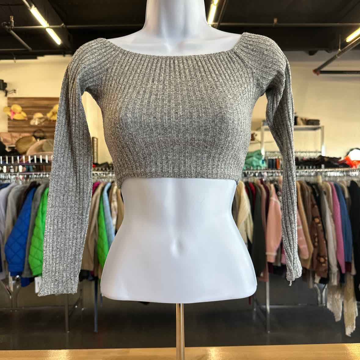 Pretty Little Thing Size 2 Gray Crop Top