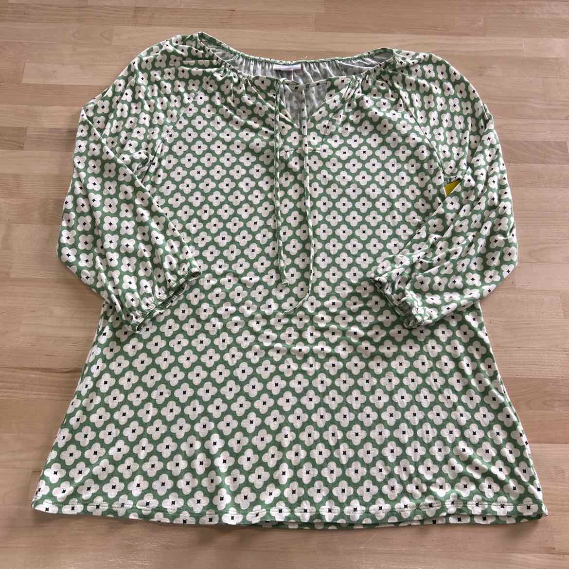 LulaRoe Size XS Green Blouse