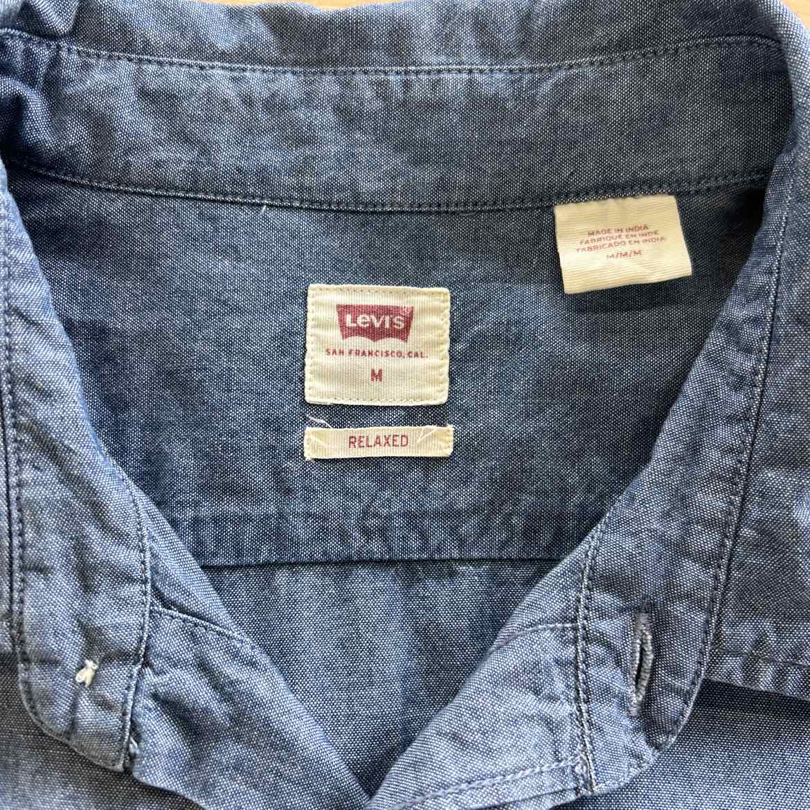 Levi's Size M Blue Button Down Shirt