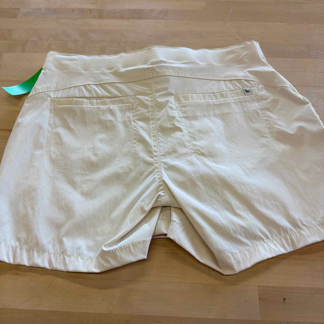 Eddie Bauer Women Size 6 Cream Preloved Shorts
