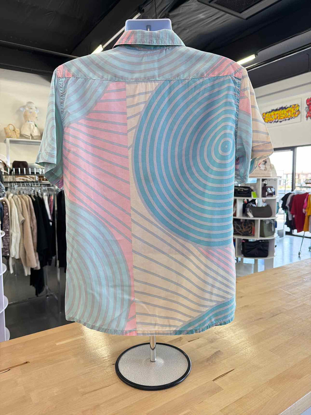 Levi's Size S Multi color Preloved MENS Button Down Shirt