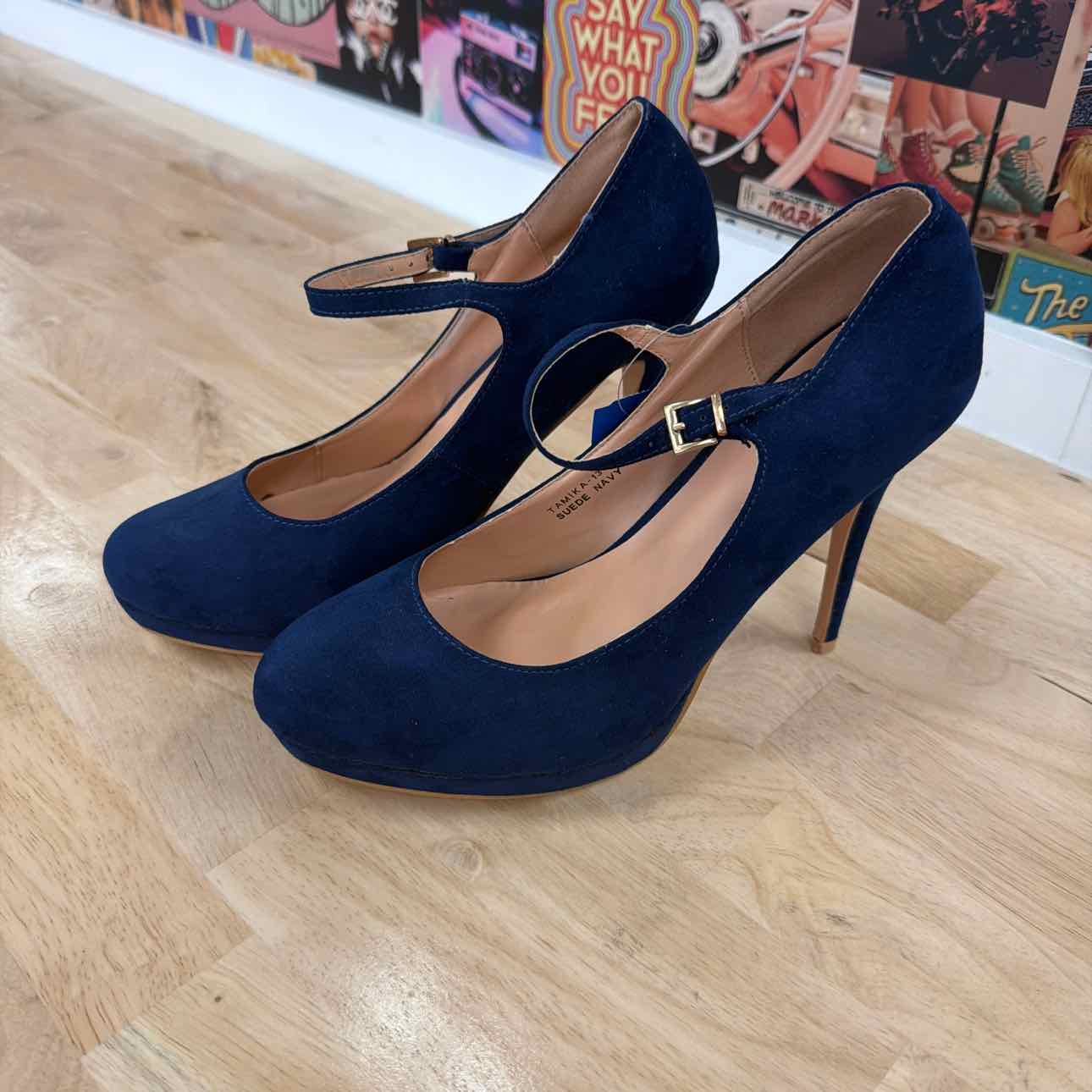 Bella Marie Size 9 Navy Preloved Heels