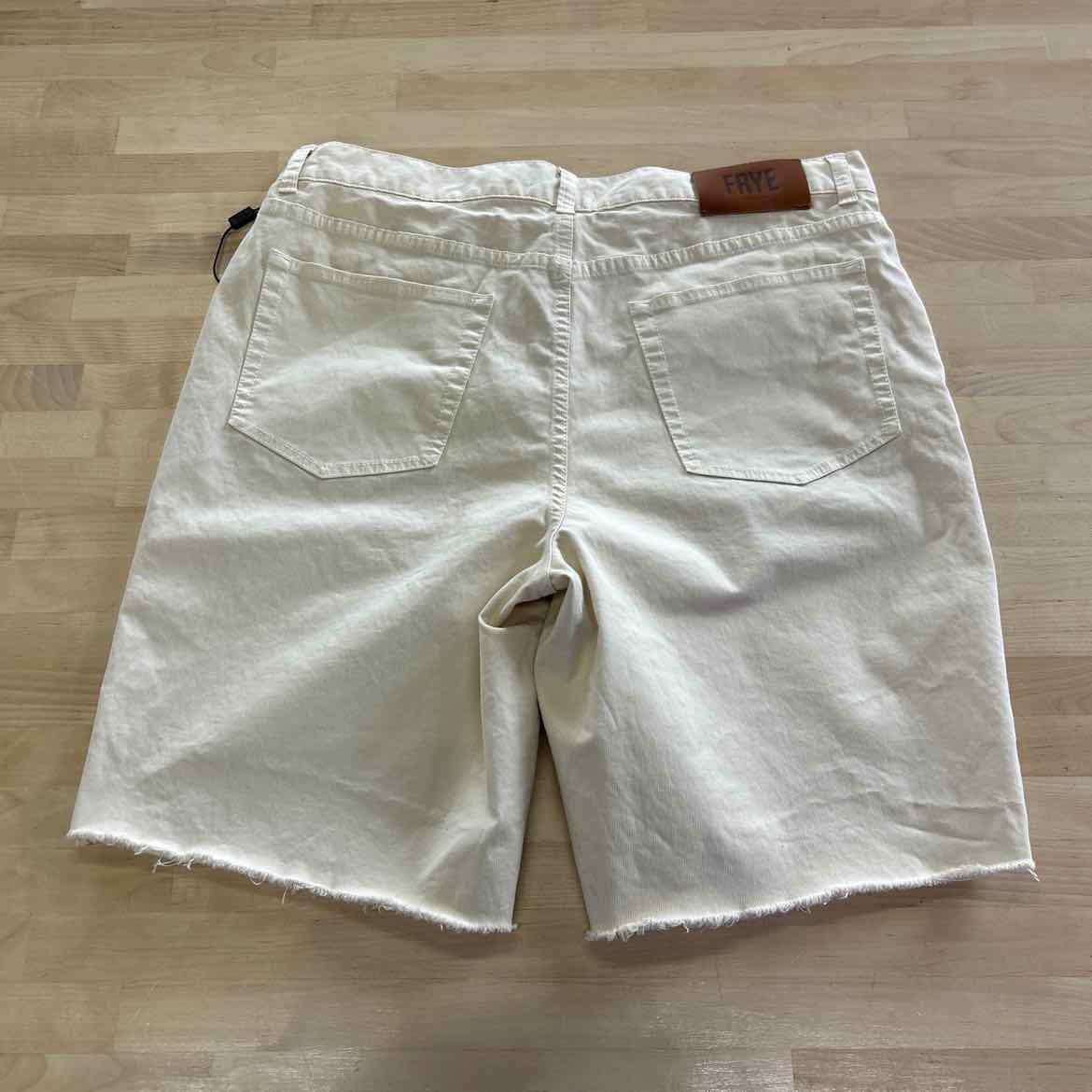 Frye Size 32 Tan MENS Shorts