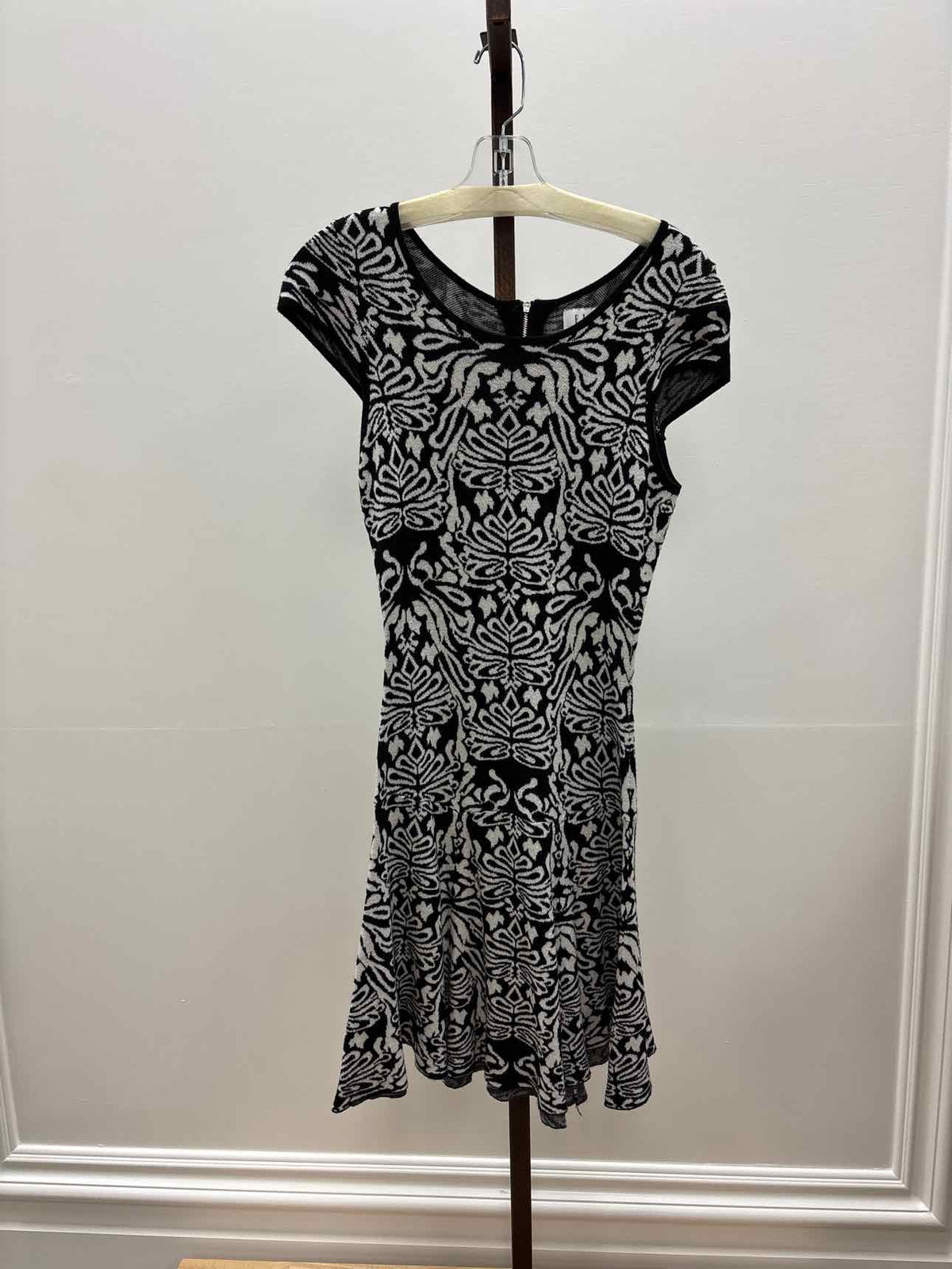 Elle Size S Black White Preloved Dress