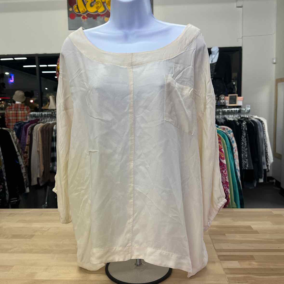 Sanctuary Size L Cream silk Blouse