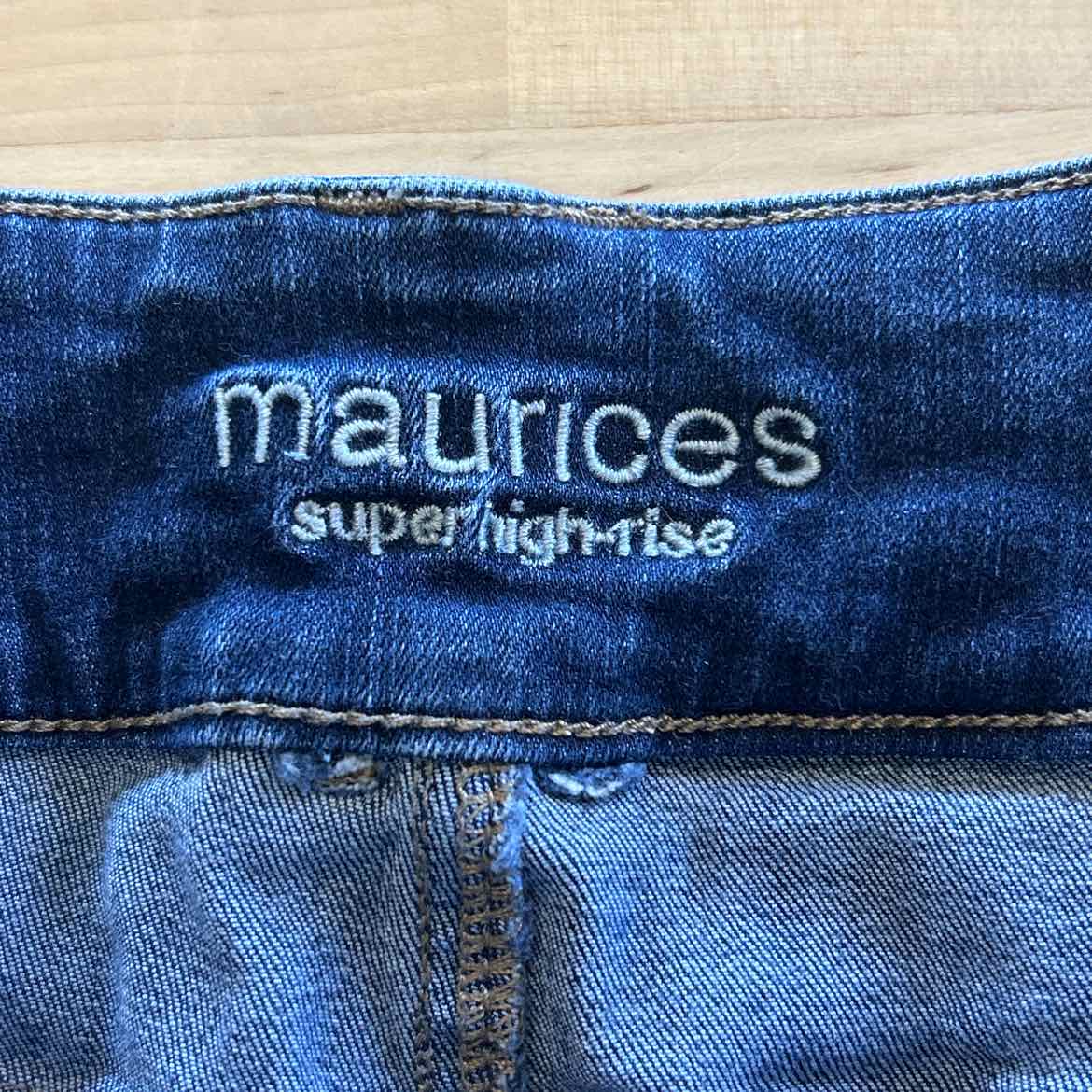 Maurices Size XL Blue Denim Preloved Jeans