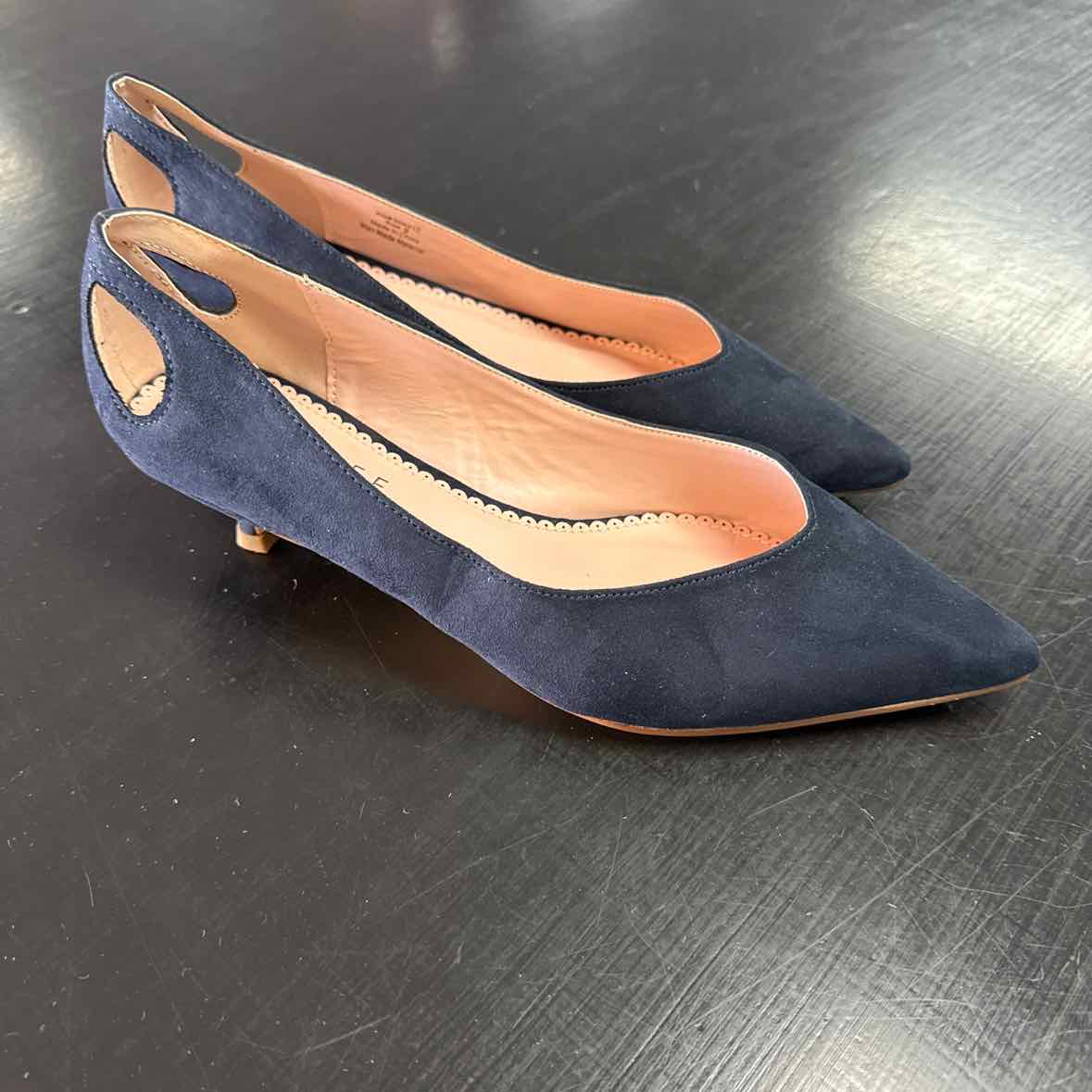 Journee Shoe Size 9 Navy Goldie Kitten Heel