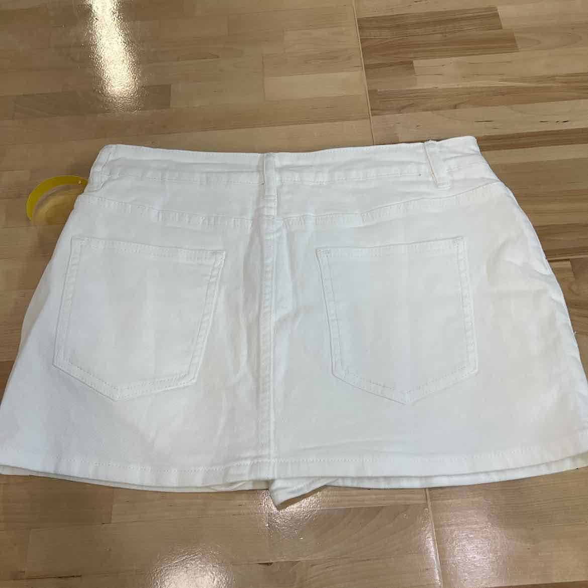 Guanny Women Size XL White Preloved Skorts