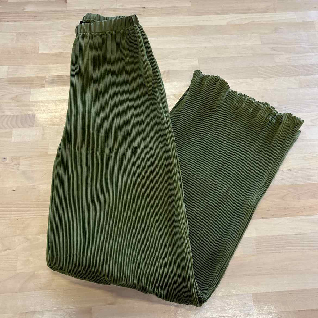 Pretty Little Thing Size 6 Green Twinsets