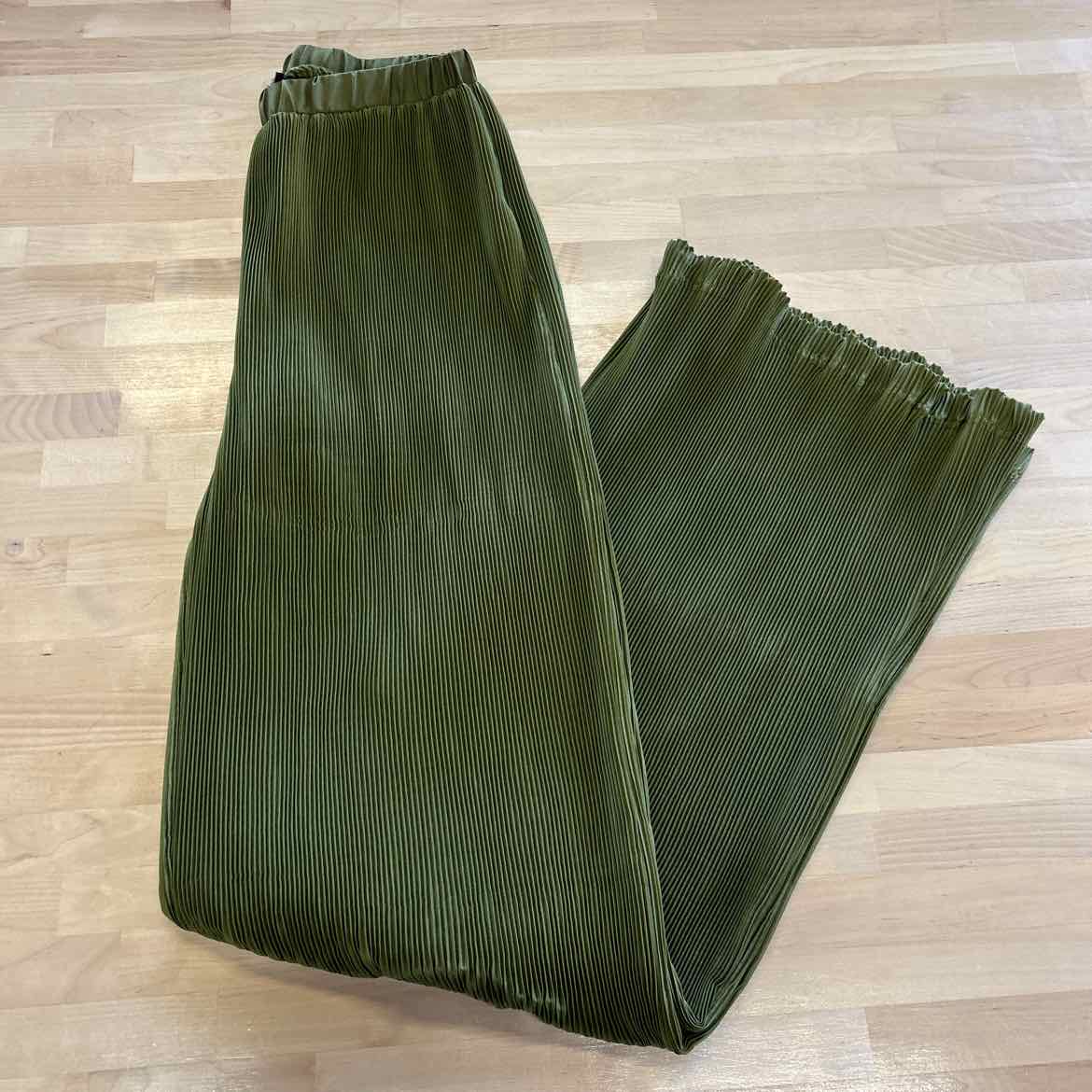 Pretty Little Thing Size 6 Green Twinsets