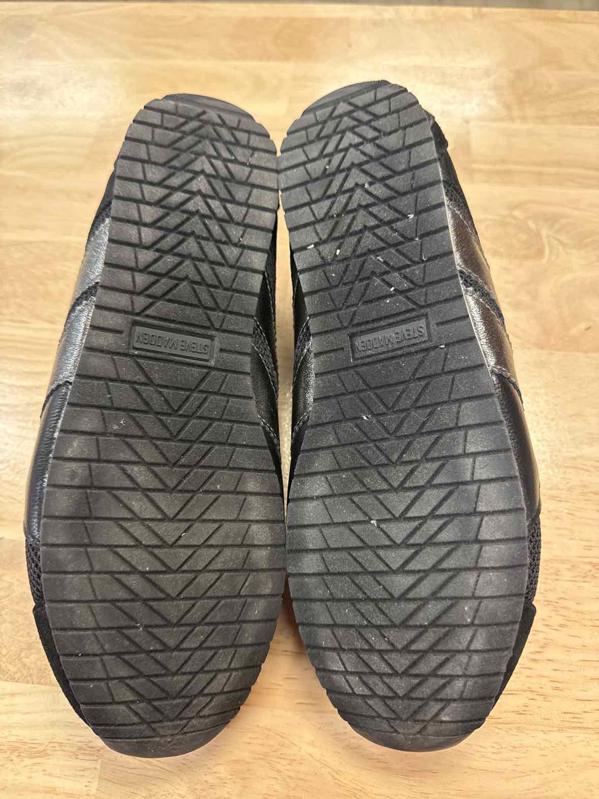 Steve Madden Size 7 Black Leather Preloved Viper Sneakers