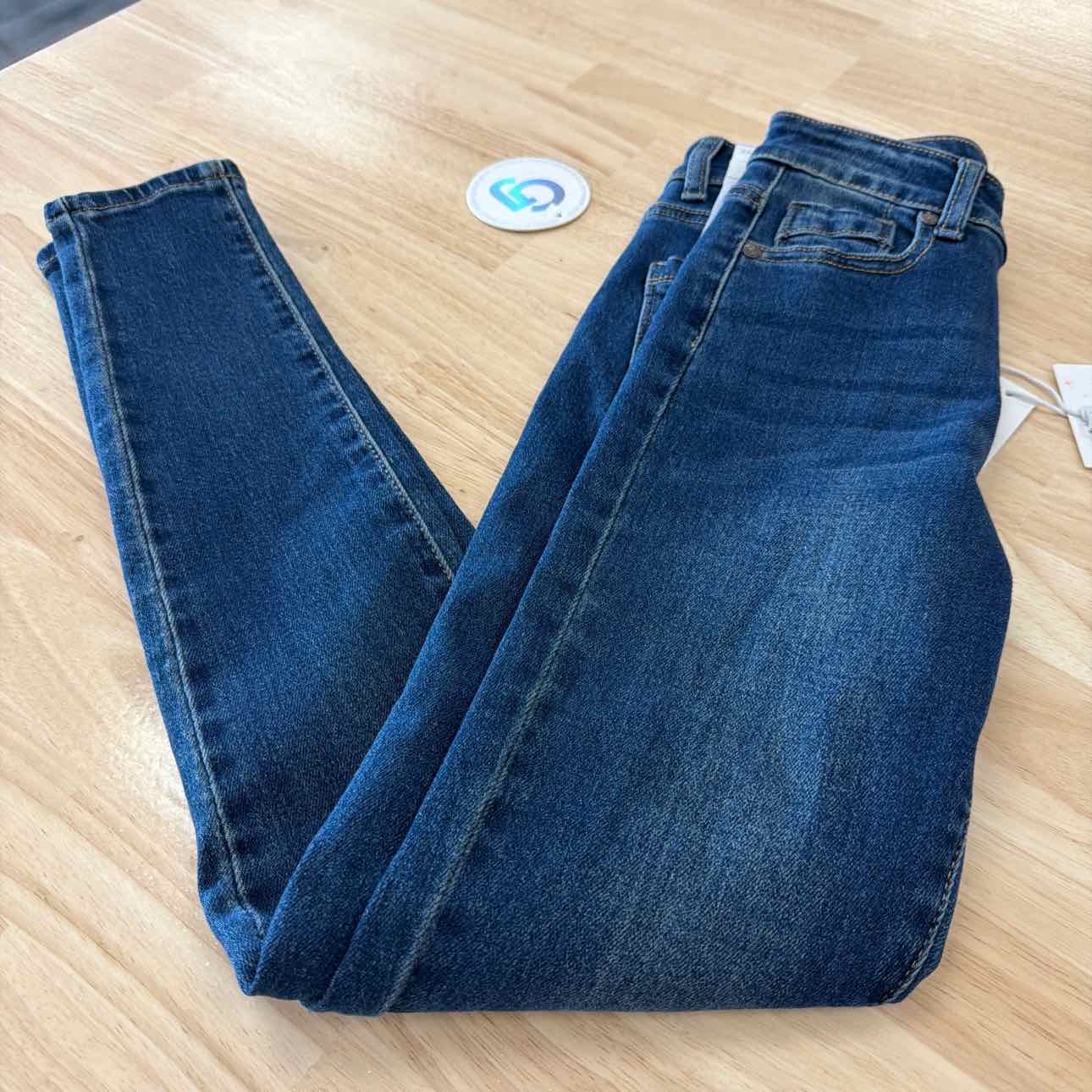 Gogo Jeans Size 0 Stretch Curvy Skinny Jeans - Dark Wash
