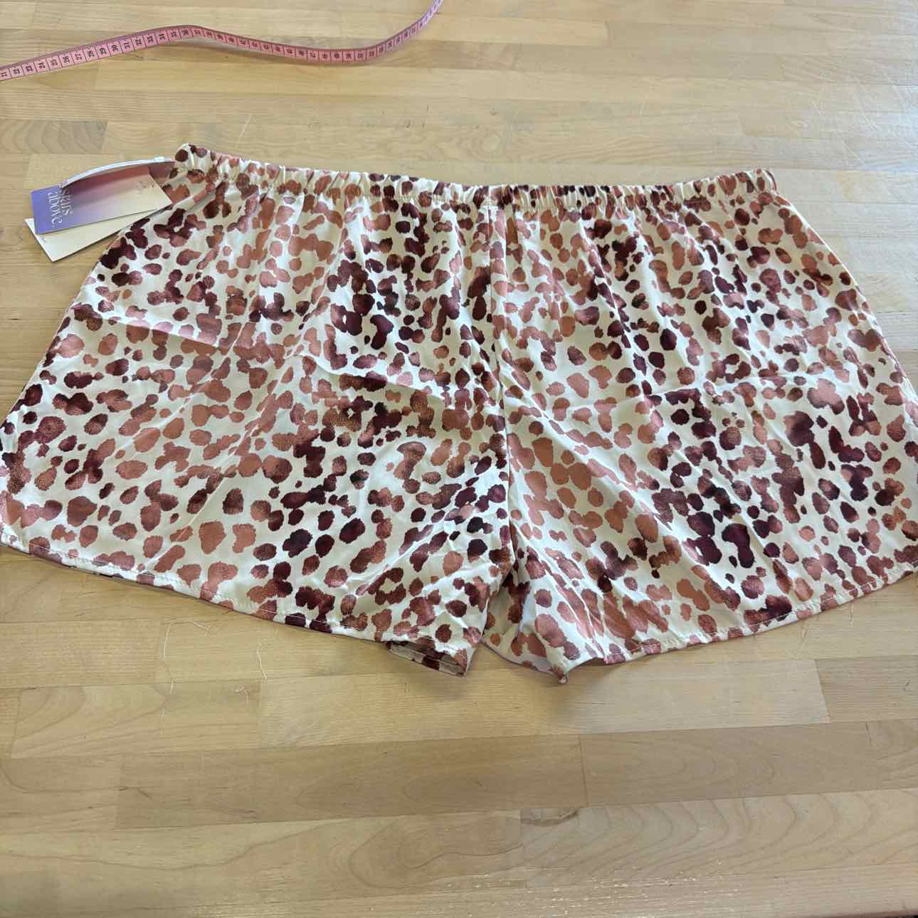 Stars Above Size XL Pink Preloved Shorts