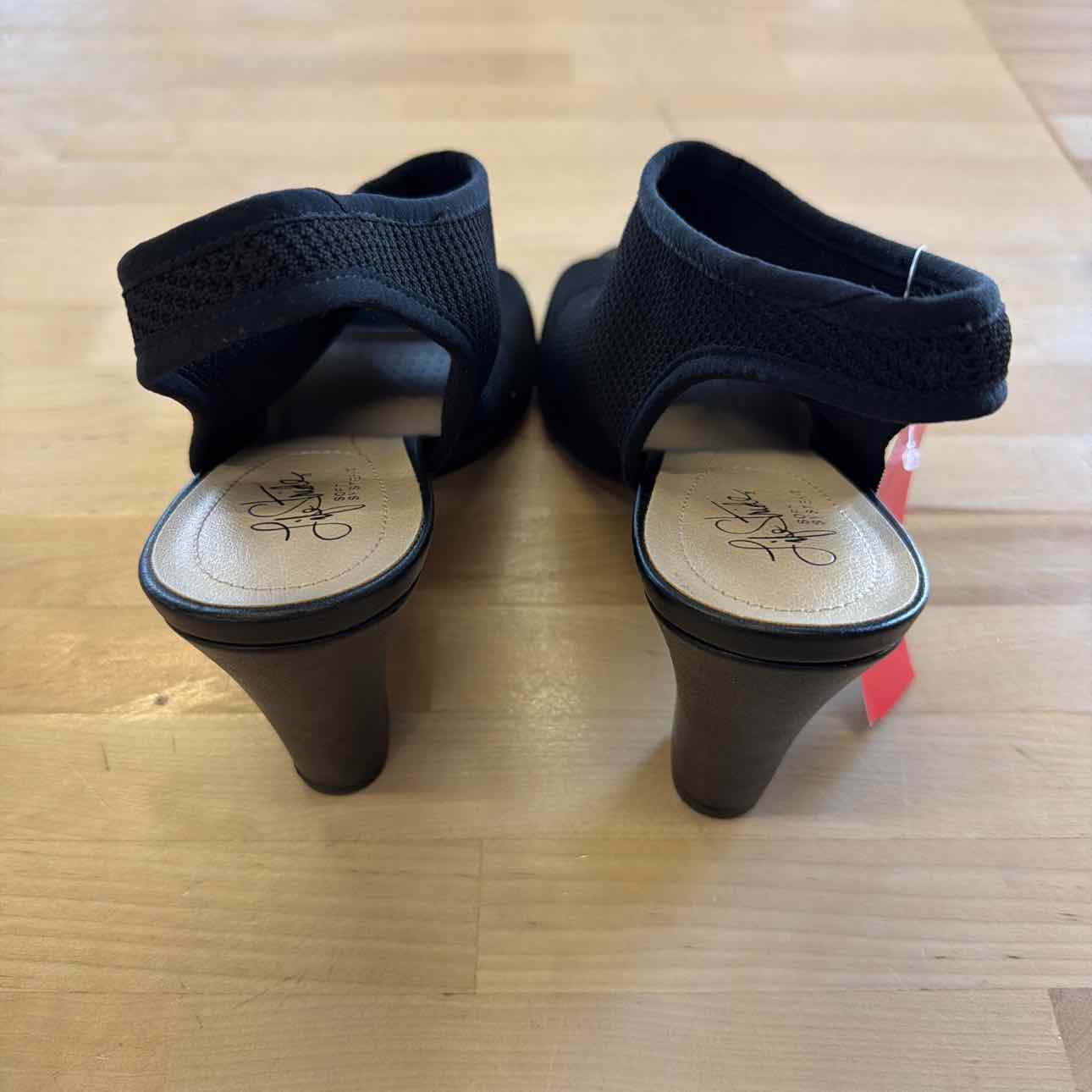 Lifestride Size 9.5 Black Preloved Sandals