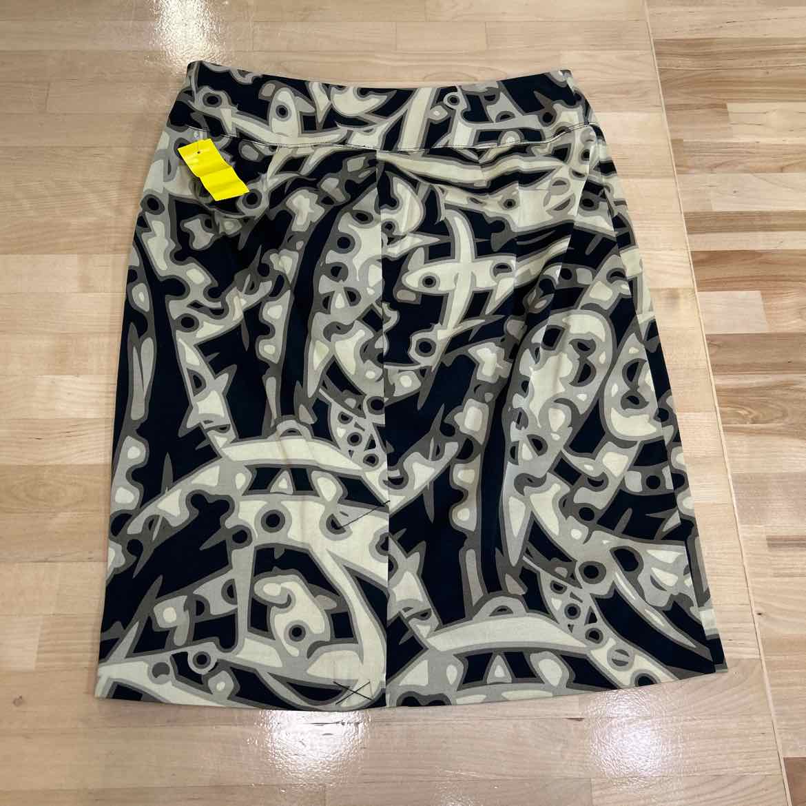 Alfani Size 2P Black Tan Preloved Skirt