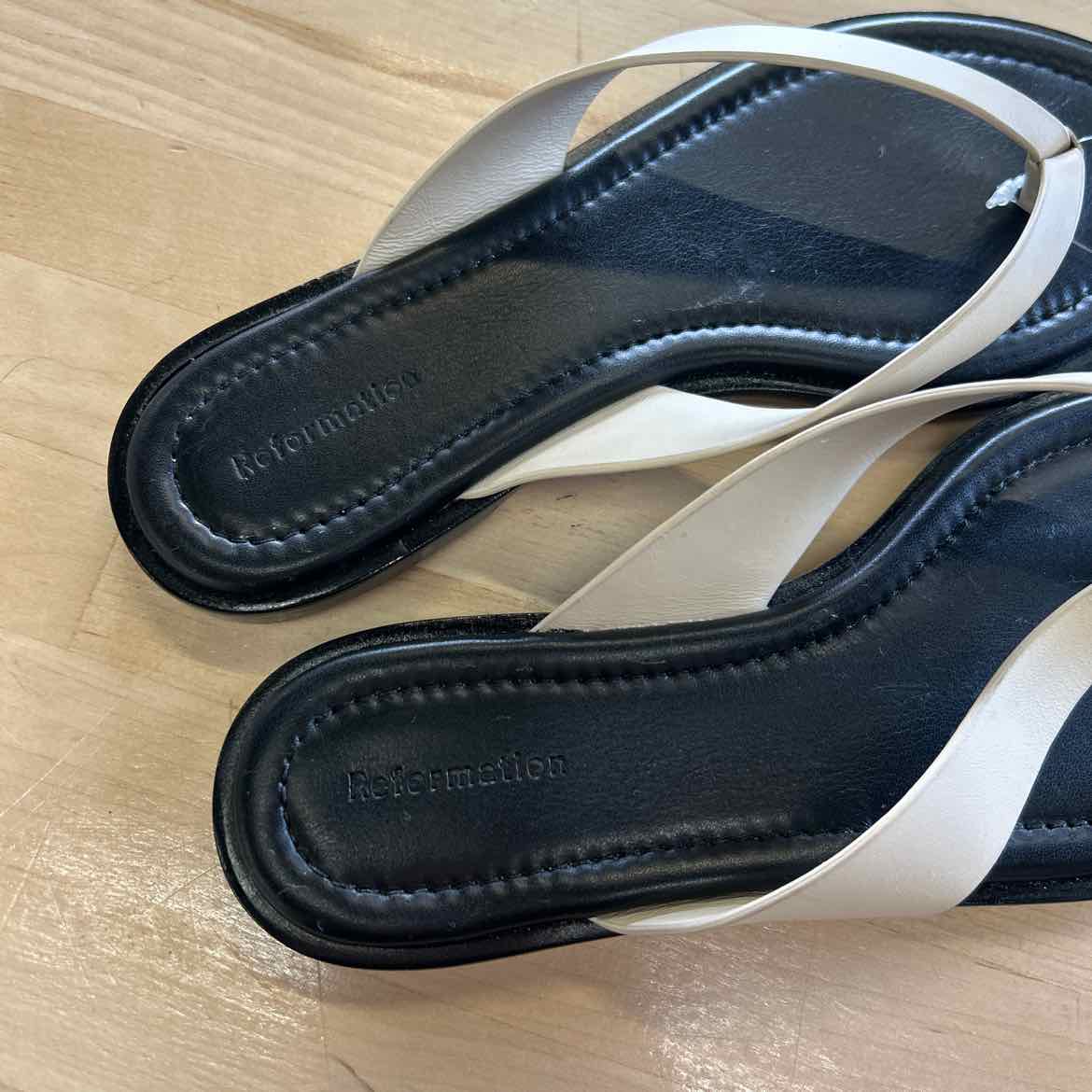 Reformation Size 6 Black Preloved Sandals