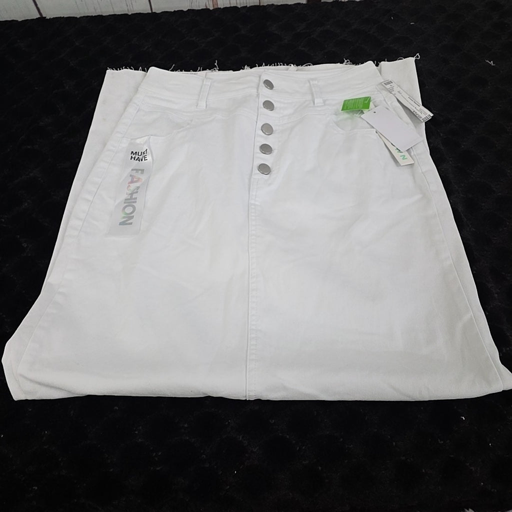 TINSELTOWN Size 7 White Skirt