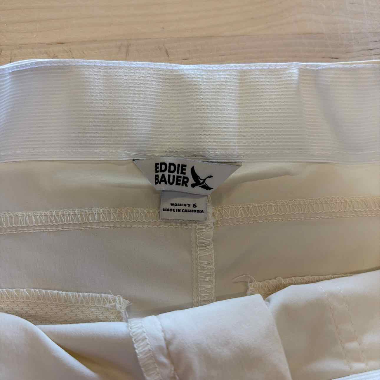 Eddie Bauer Women Size 6 Cream Preloved Shorts