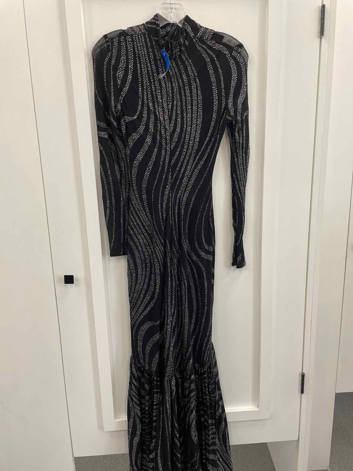 LewMagram Size M Black Dress