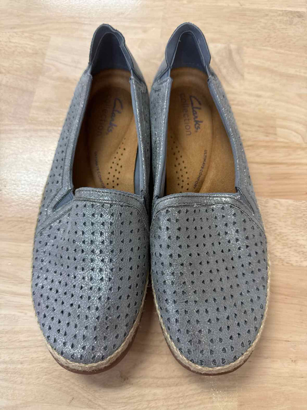 Clarks Size 6 Silver Danelly Perforated Preloved Slip On Espadrilles