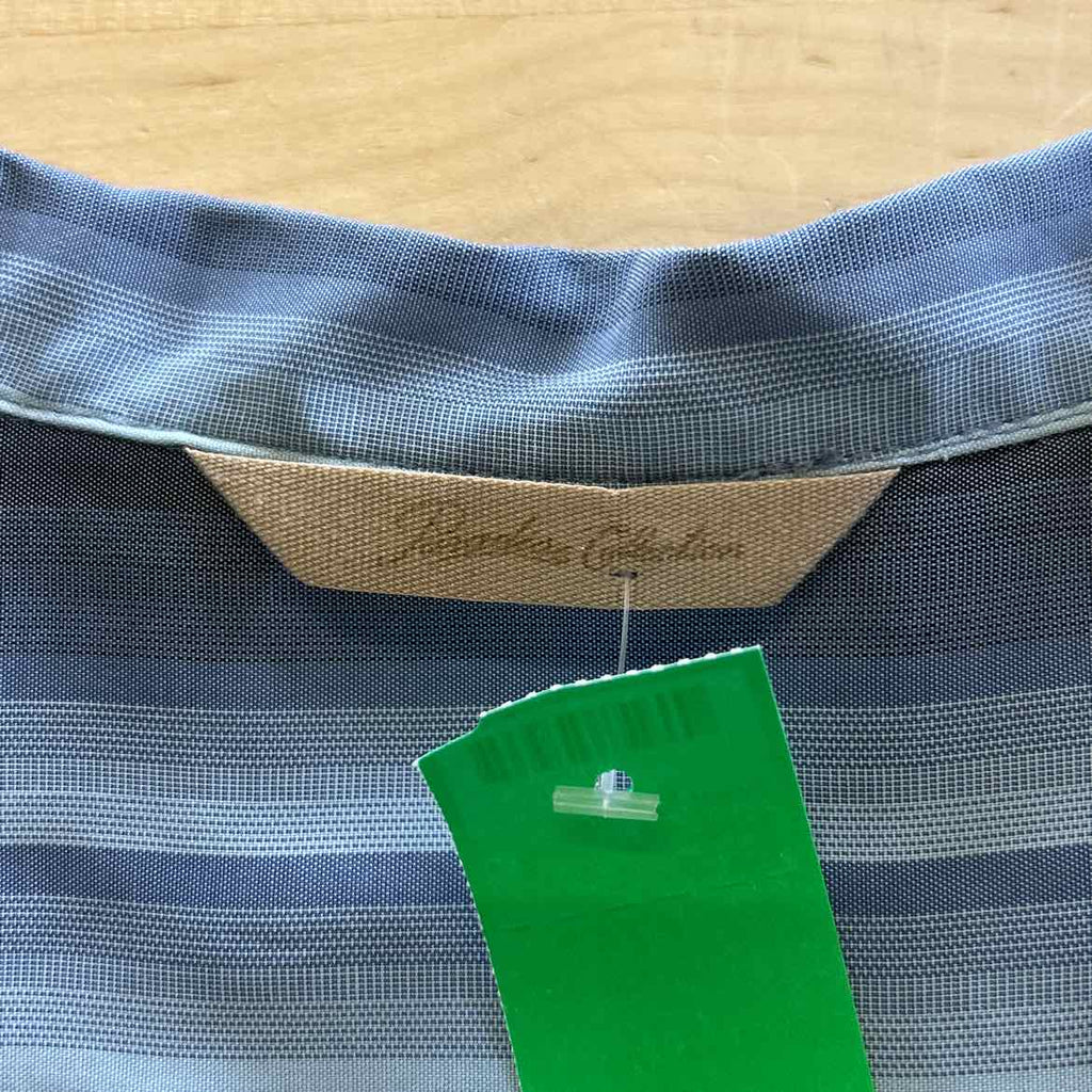 Paradise Collection Size L Blue Preloved MENS Button Down Shirt
