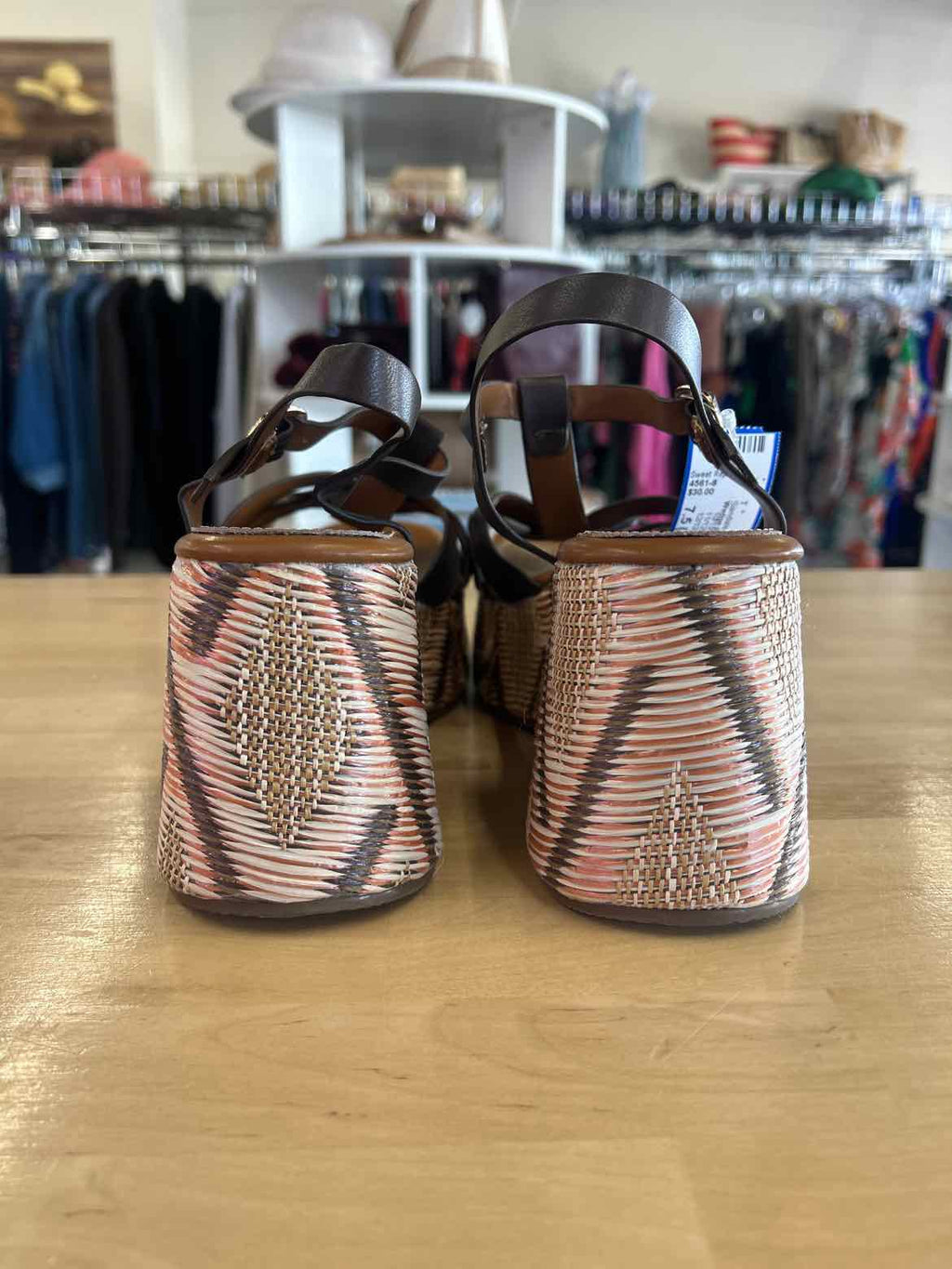 CafeNoir Size 7.5 (38) Brown Preloved Sandals