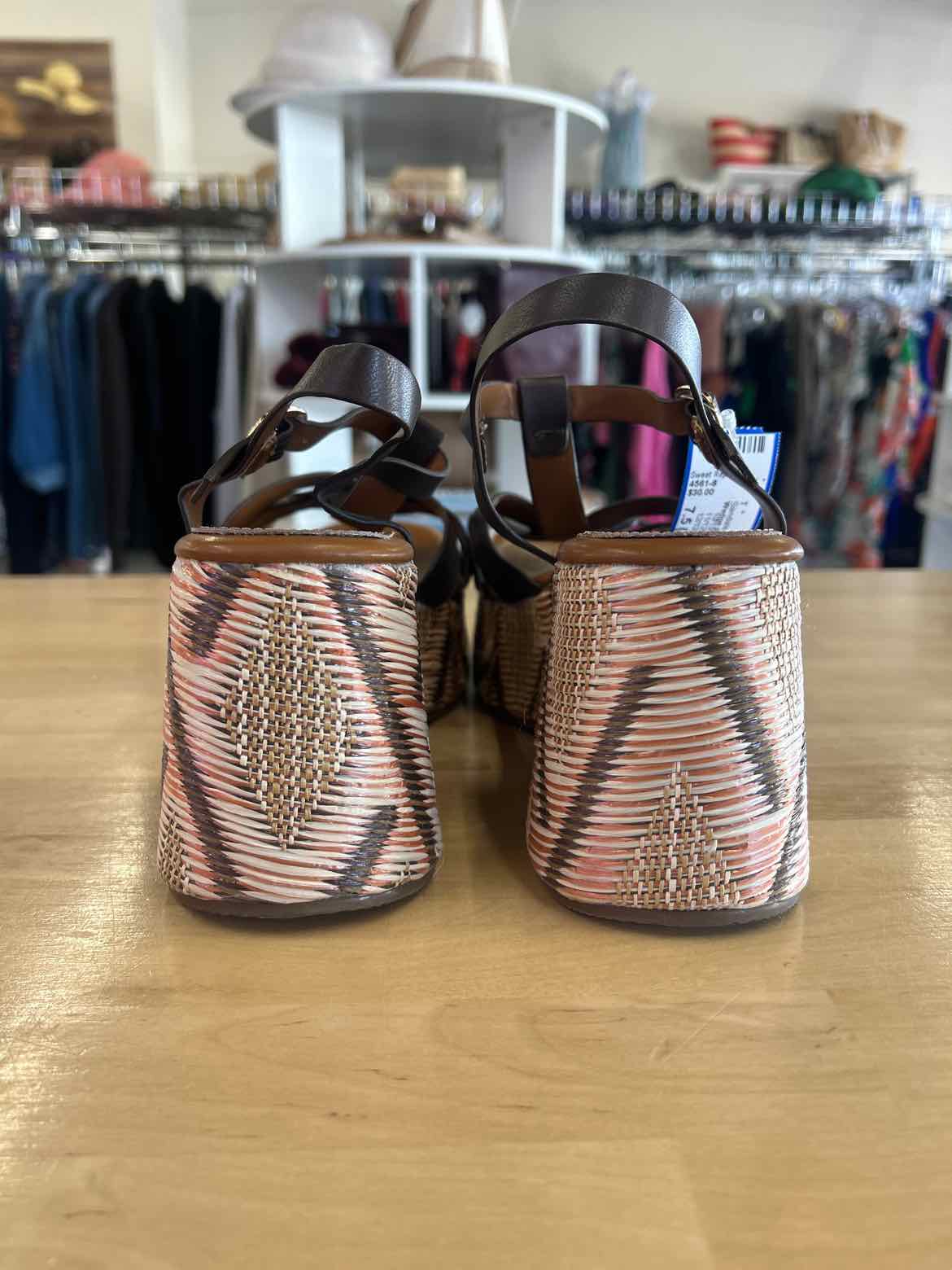CafeNoir Size 7.5 (38) Brown Preloved Sandals
