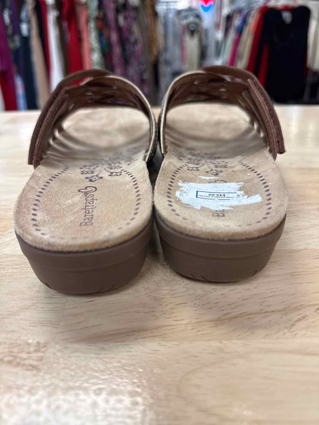 Baretraps Size 7.5 Tan and Silver Preloved Slide Sandals
