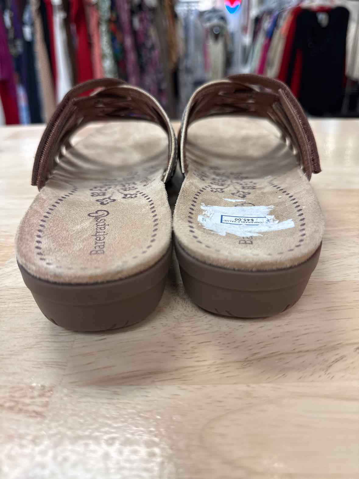 Baretraps Size 7.5 Tan and Silver Preloved Slide Sandals