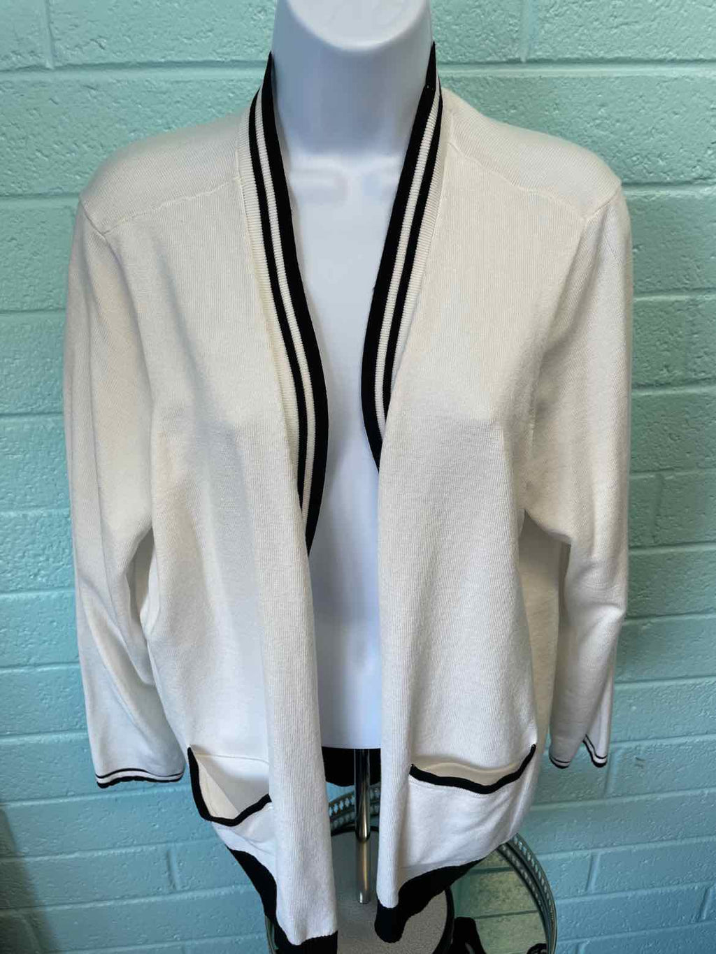 89th & Madison Size 2X White Sweater