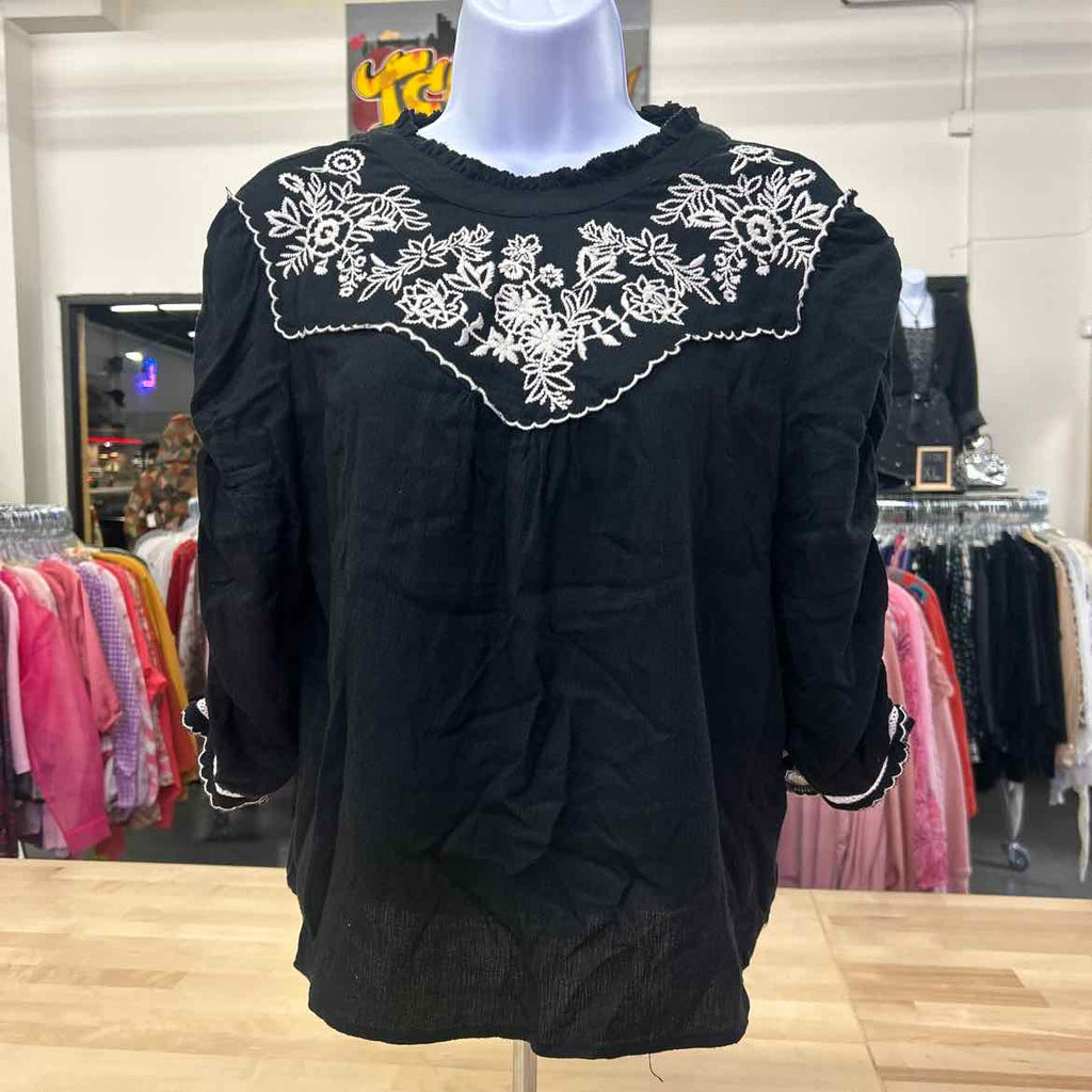 Democracy Size M Black/White Blouse
