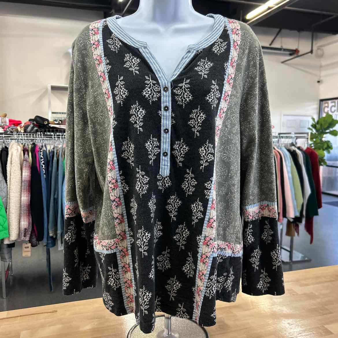 Style & Co. Size L Multi-Color Knit Top