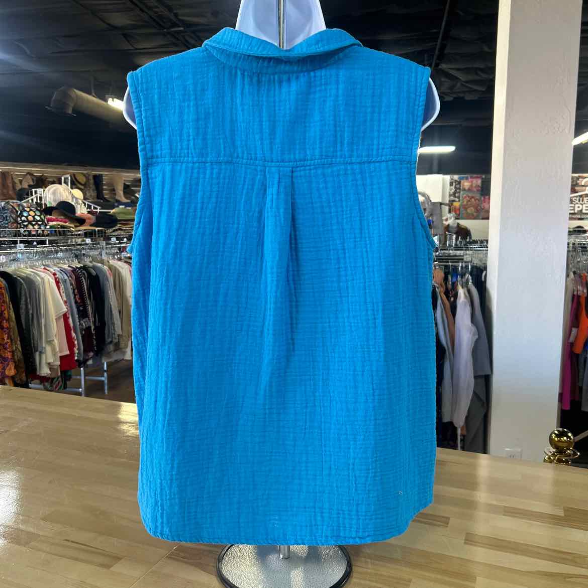 Passport Size L Blue Knit Preloved Vest