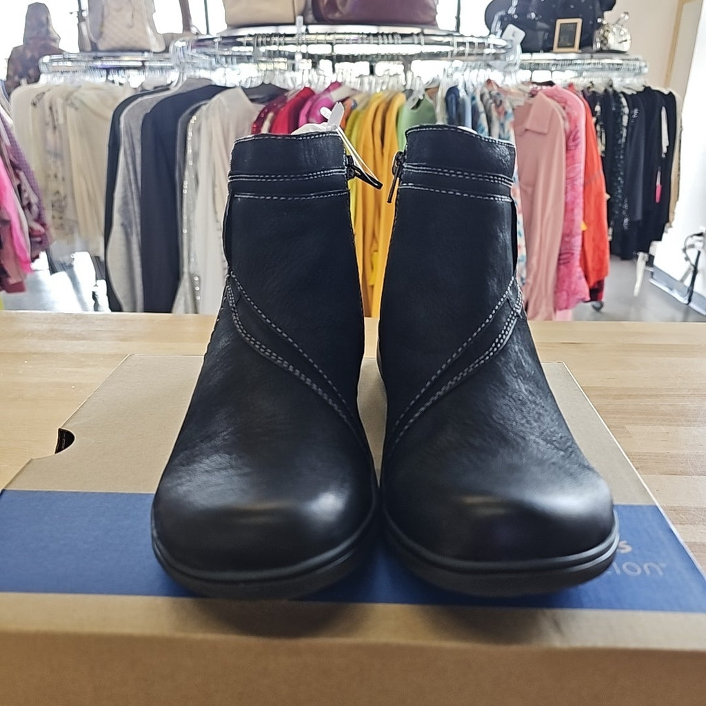 Clarks Size 8.5 Black Boots