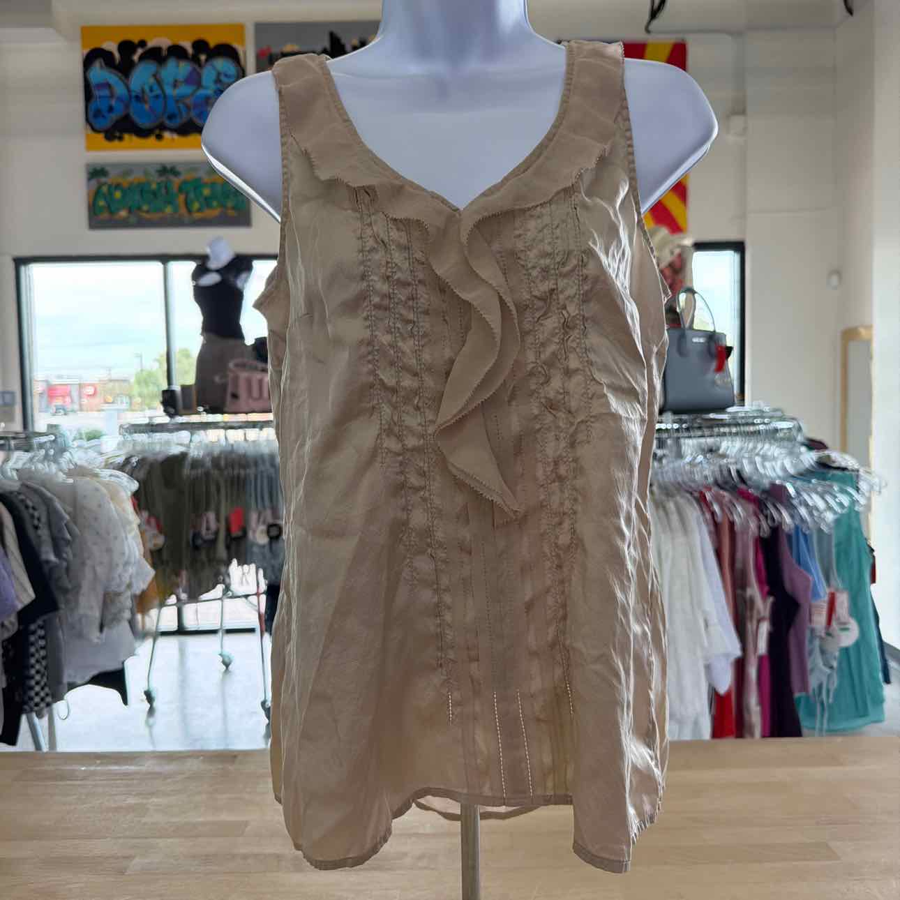 White House Black Market Size S Beige Silk Preloved Sleeveless