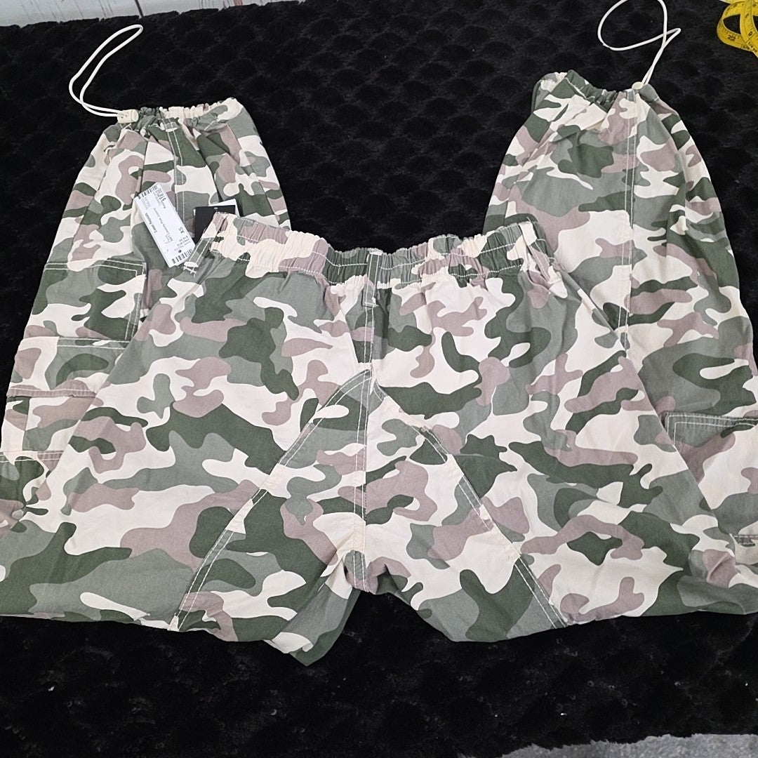 Celebrity Pink Juniors' Camo-Print Drawcord-Hem Parachute Pants