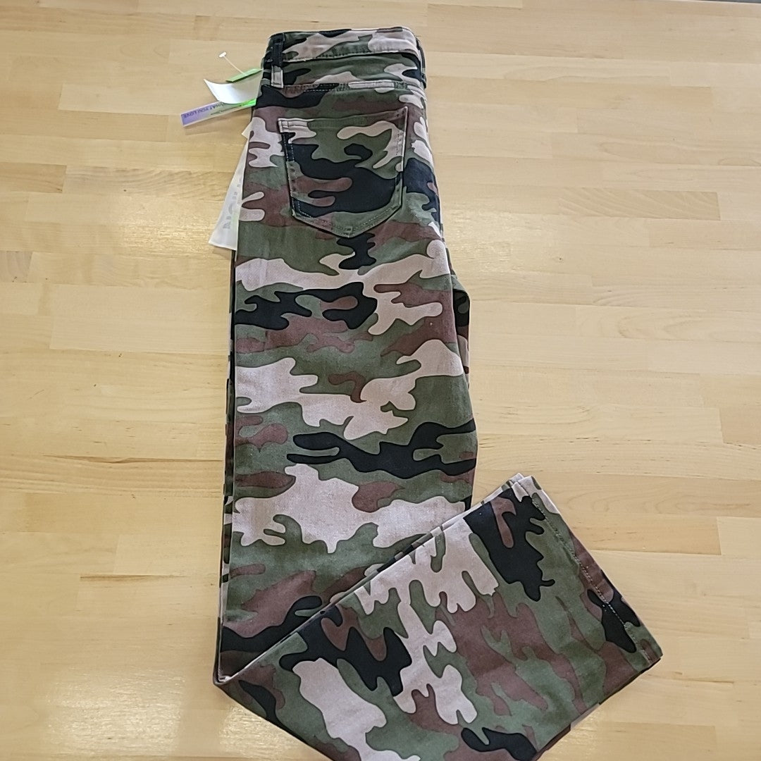 TINSELTOWN Size 9 Camo Pants