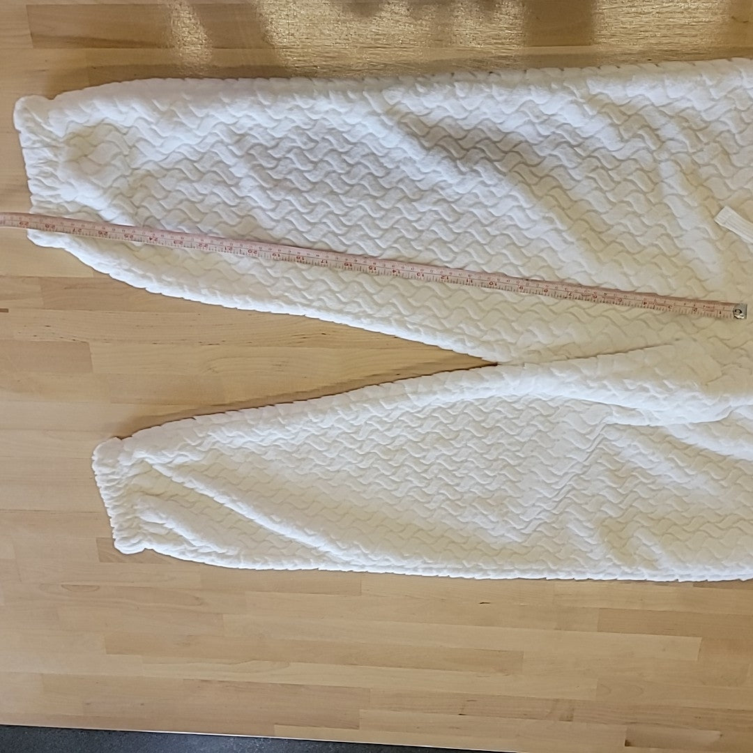 Fame Size XL White fuzzy Lounge Pants NWT