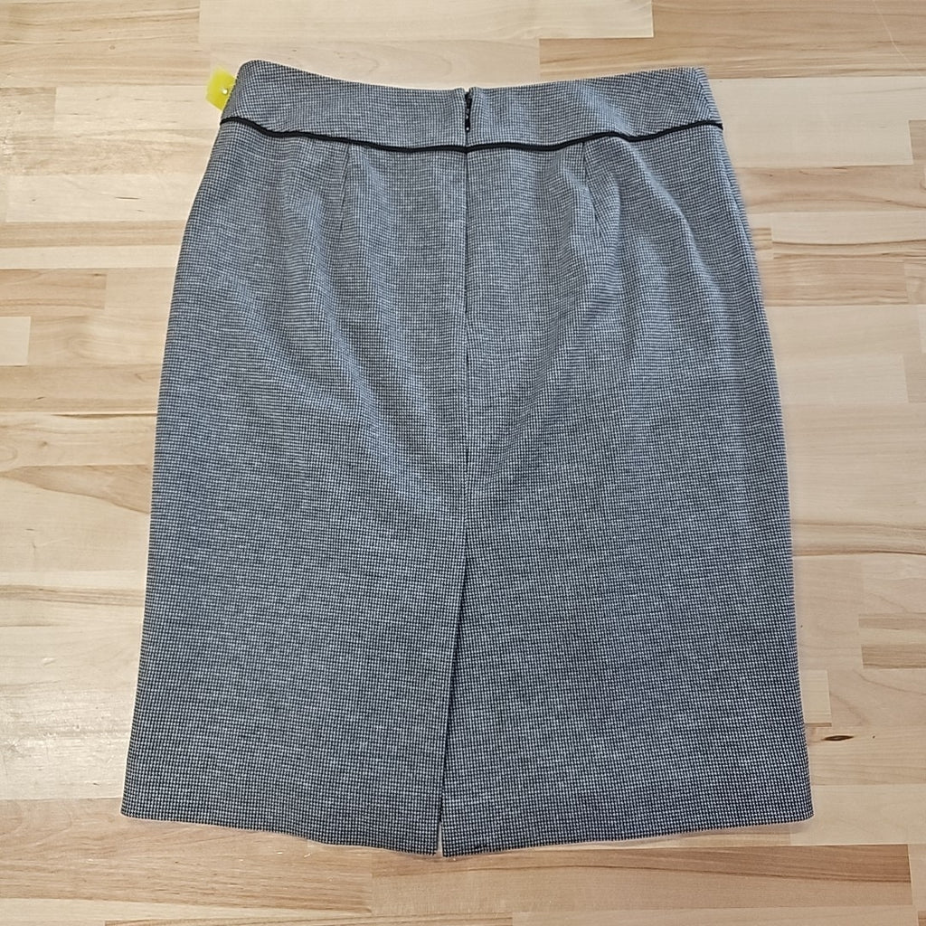 Calvin Klein Size 6 BLACK & WHITE Skirt