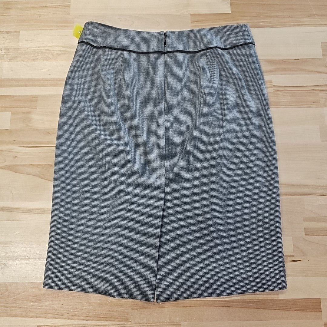 Calvin Klein Size 6 BLACK & WHITE Skirt