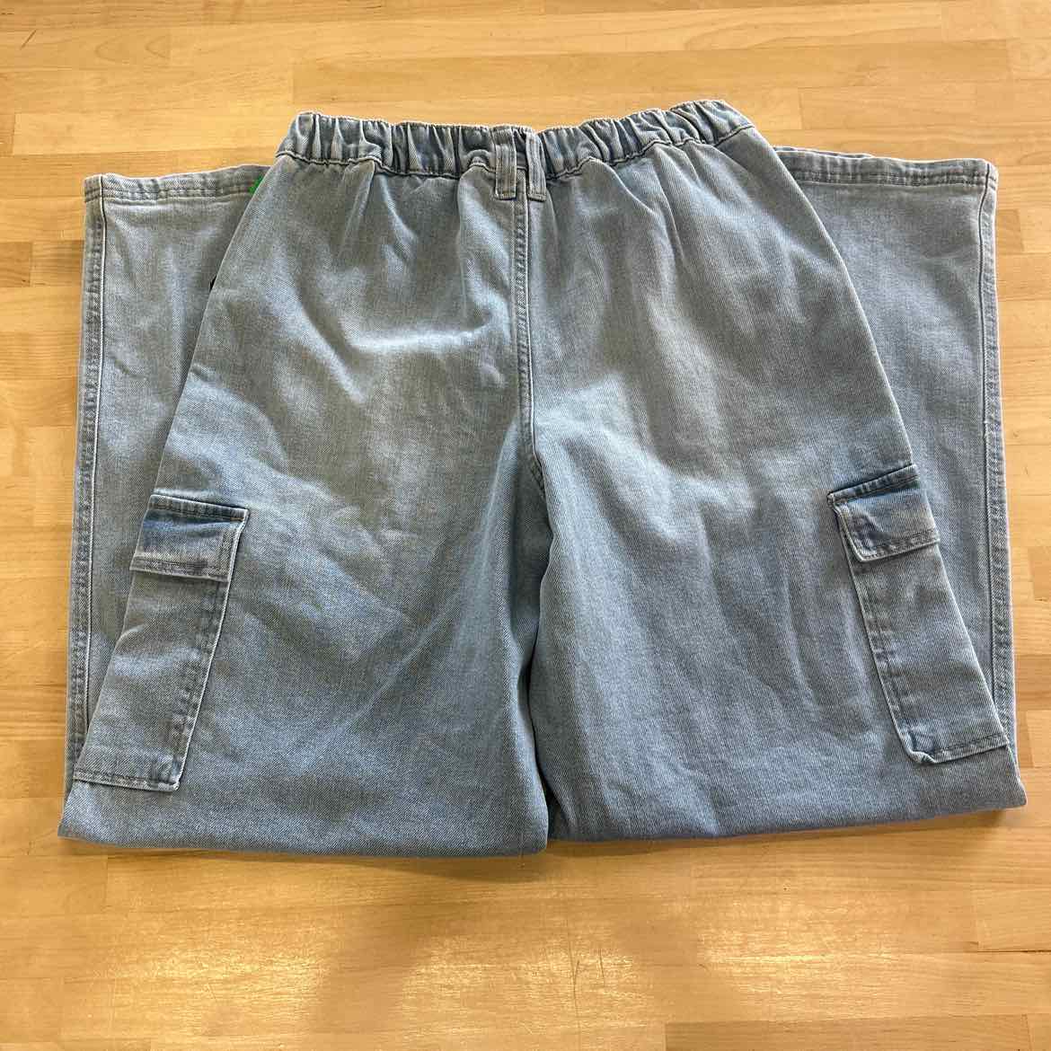 Celebrity Pink Juniors' Mid-Rise Wide-Leg Cargo Jeans - Light Wash