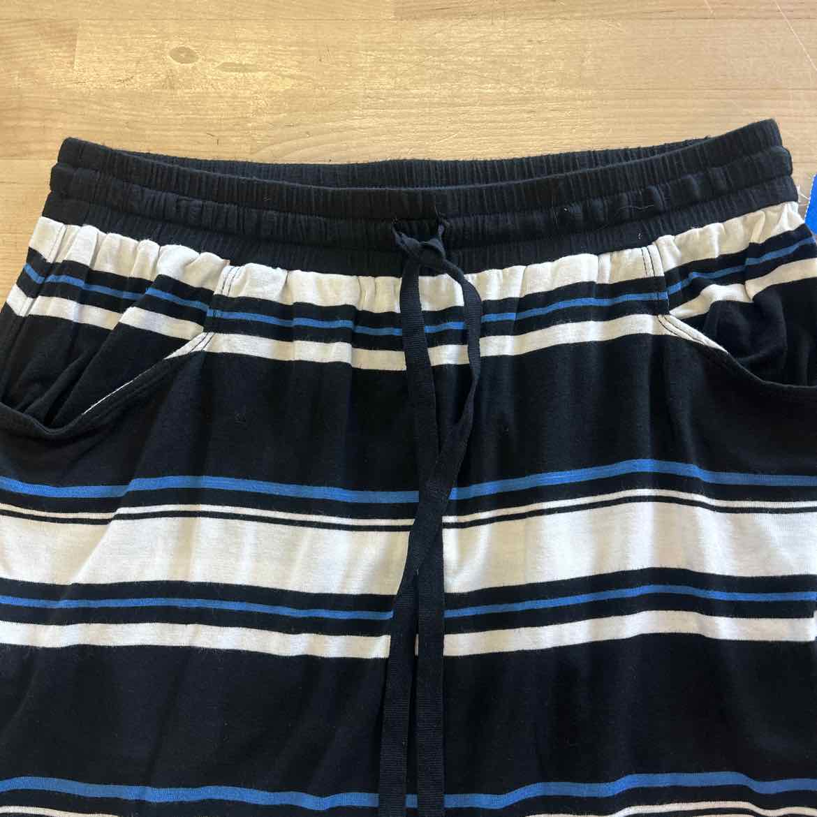 Max Studio Size S Black/White Preloved Skirt