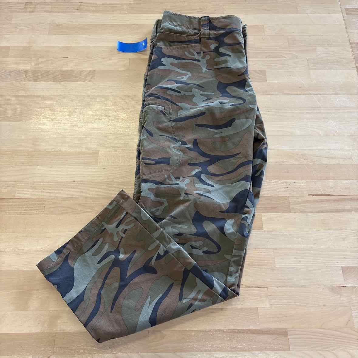 Male Wrangler Men's Size 34x30 Green Print Camo Pants