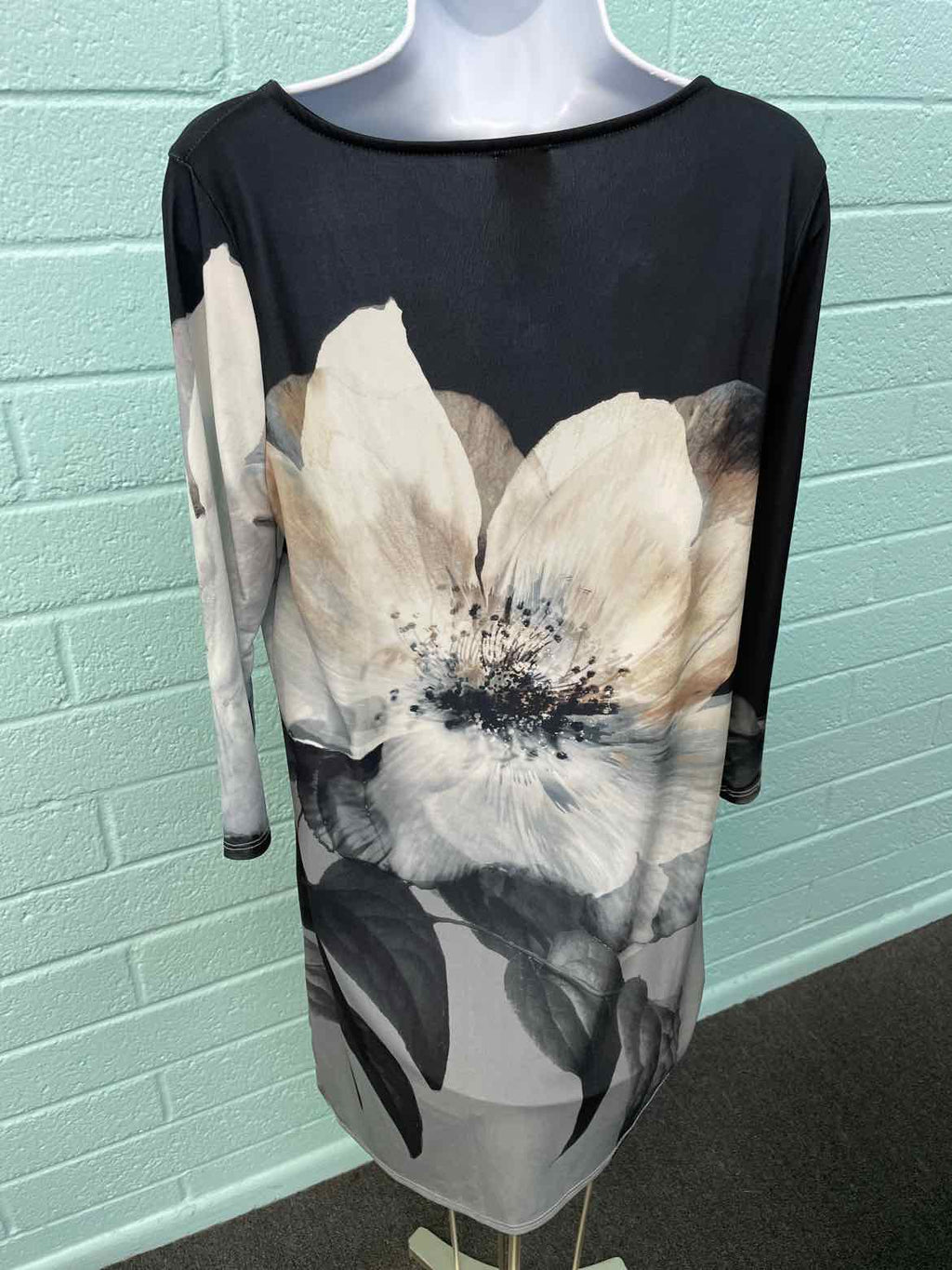 Chico's Size 1 Black & beige Dress