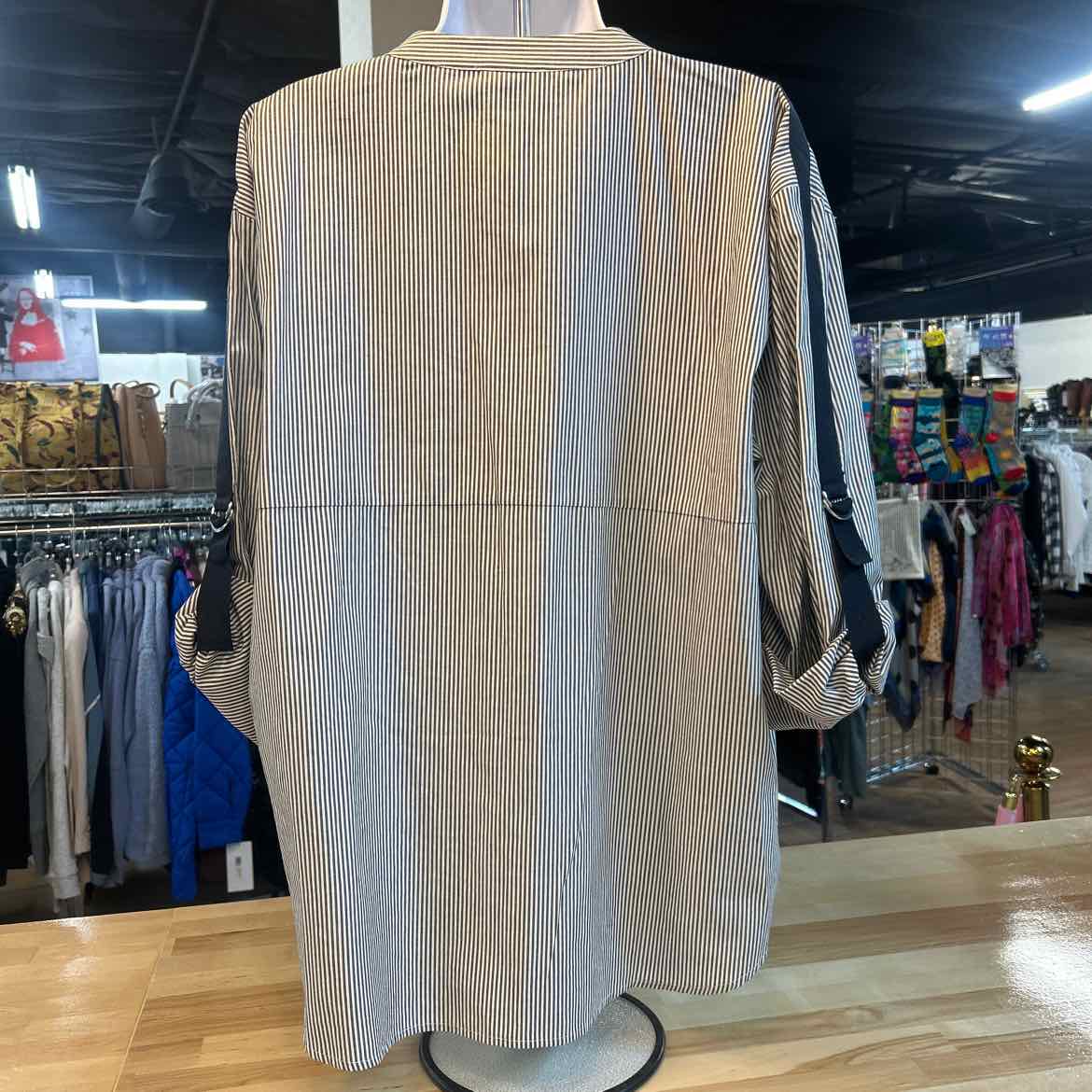 Court & Rowe Size XL Blue White Preloved Button Down LS