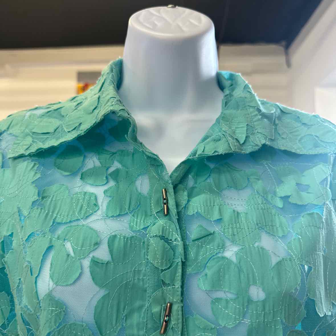 Bella Pelle Size S Blue Mesh Button Down Shirt