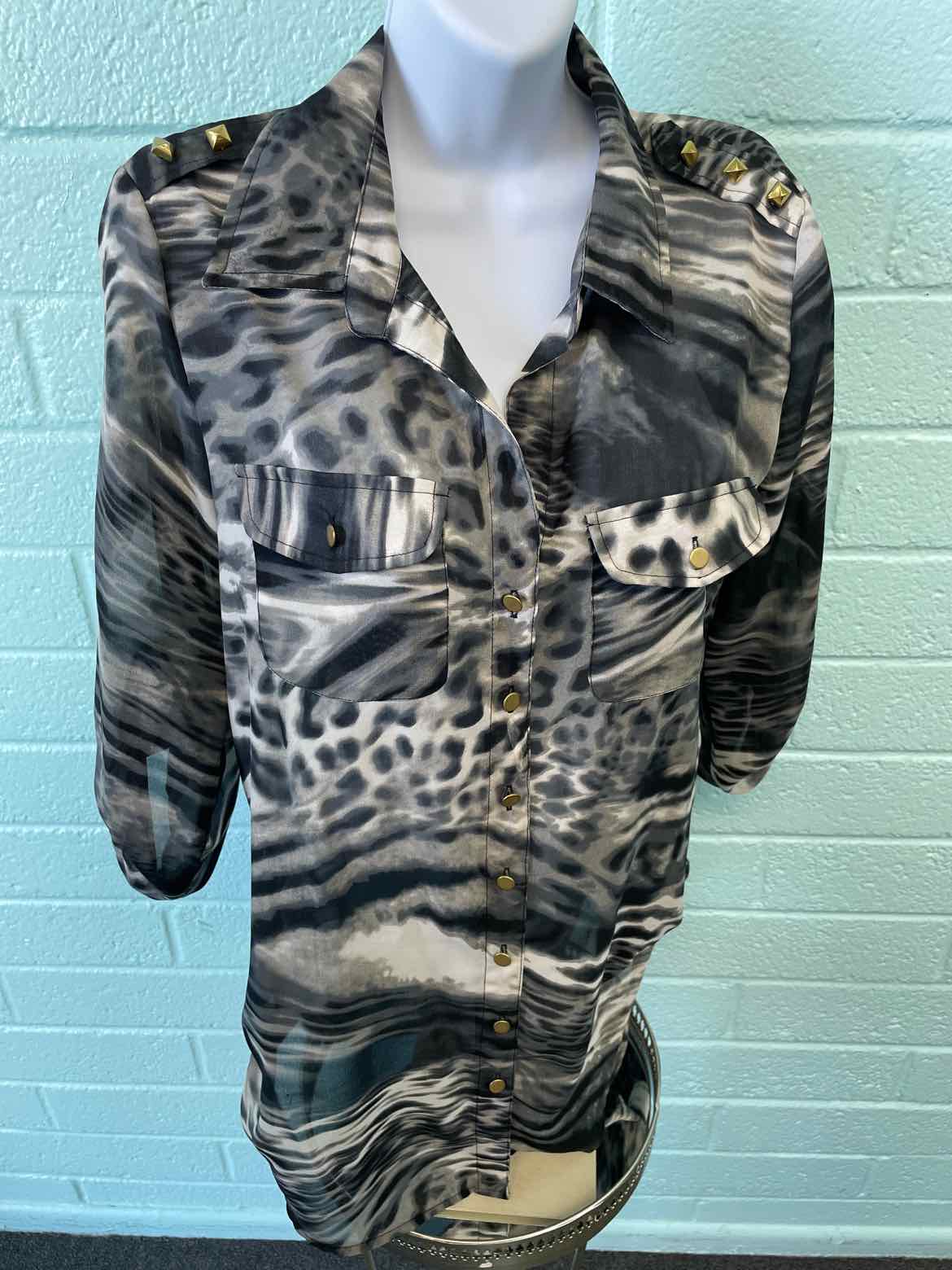 Sunny Leigh Size S Gray & black Blouse