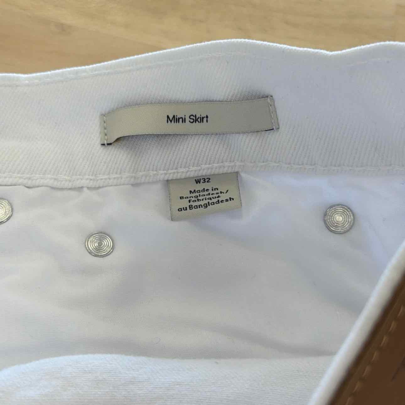 Calvin Klein Size 32 White Denim New Skirt