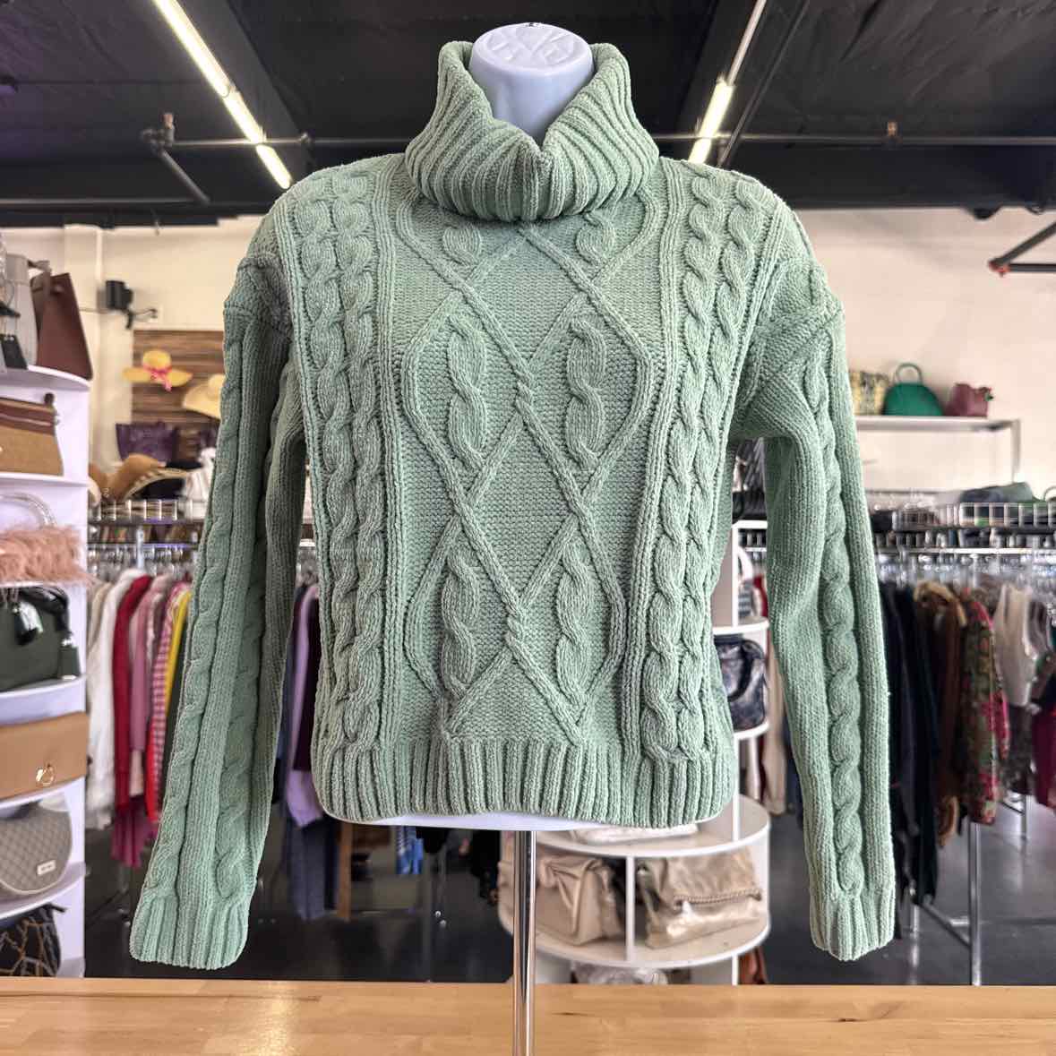 Hippe Rose Juniors' Cropped Cable-Knit Turtleneck Sweater - Irish Green