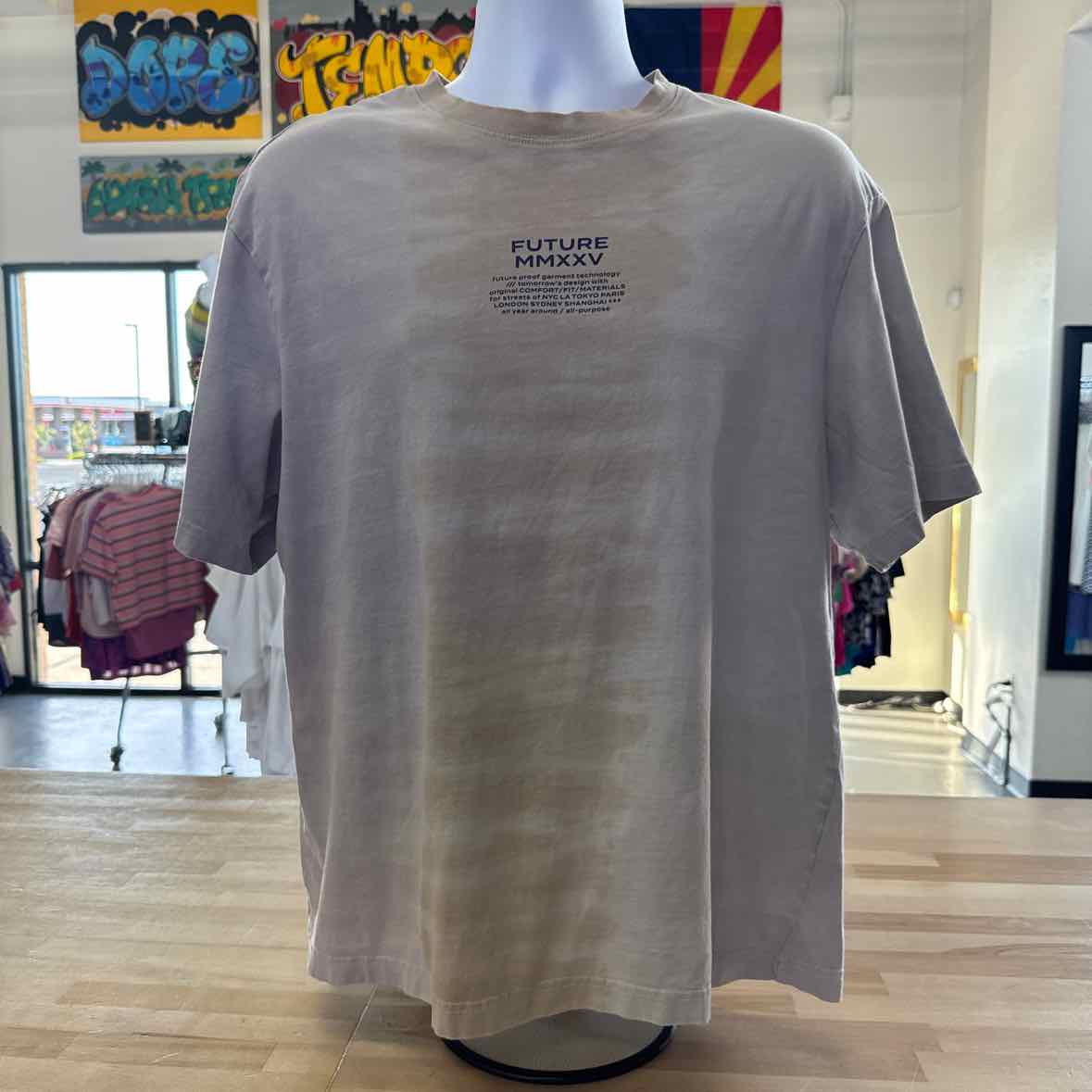 H&M Size M Tan Preloved MENS T-shirt